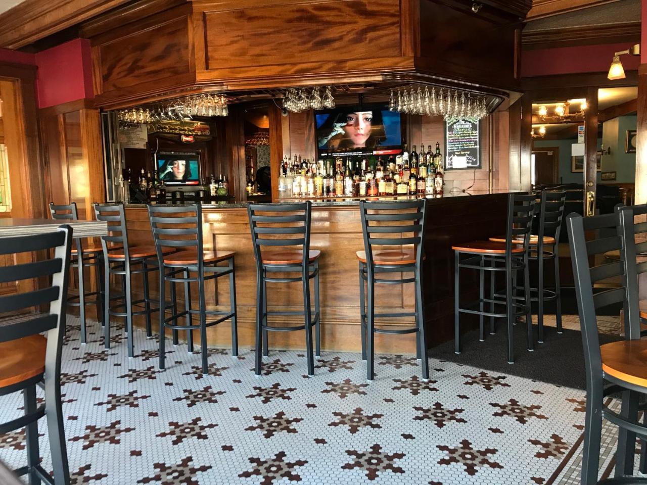 Winthrop Arms Hotel Restaurant Logan Airport Exterior photo